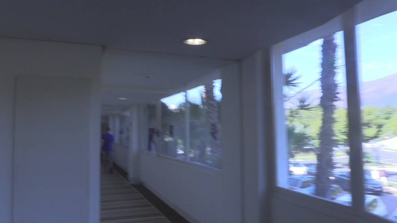 Gana Kane tar kameraet